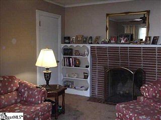 2nd image of 104 Linda Ln