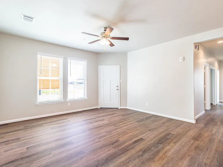 135 Park Place Cir #B — Photo 4