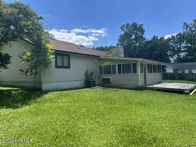 1312 Wolf Swamp Rd — Photo 19