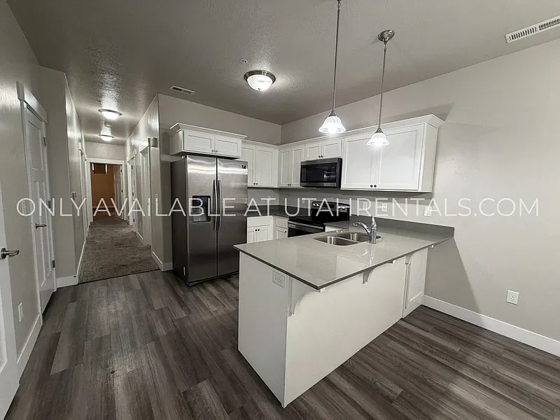 3 bed, 2.0 bath, 1272 sqft, $1,750 — Photo 3