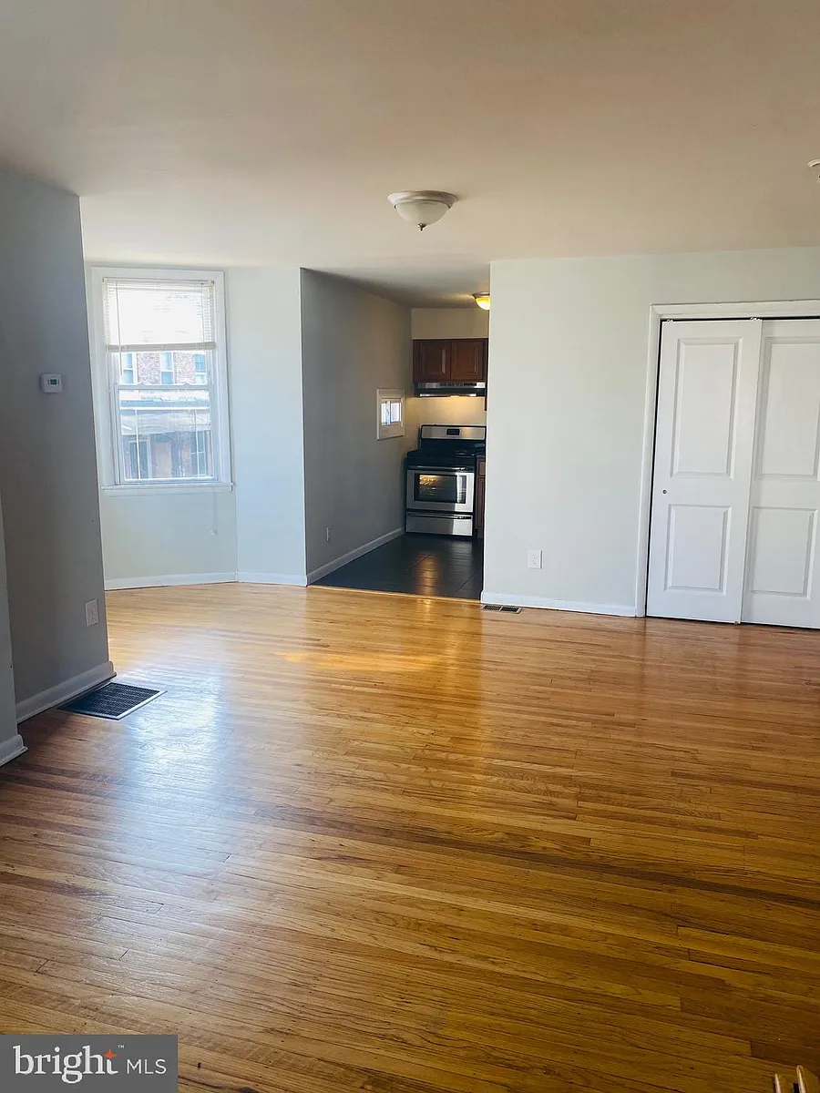 Building Photo - 520 N 33rd St #1