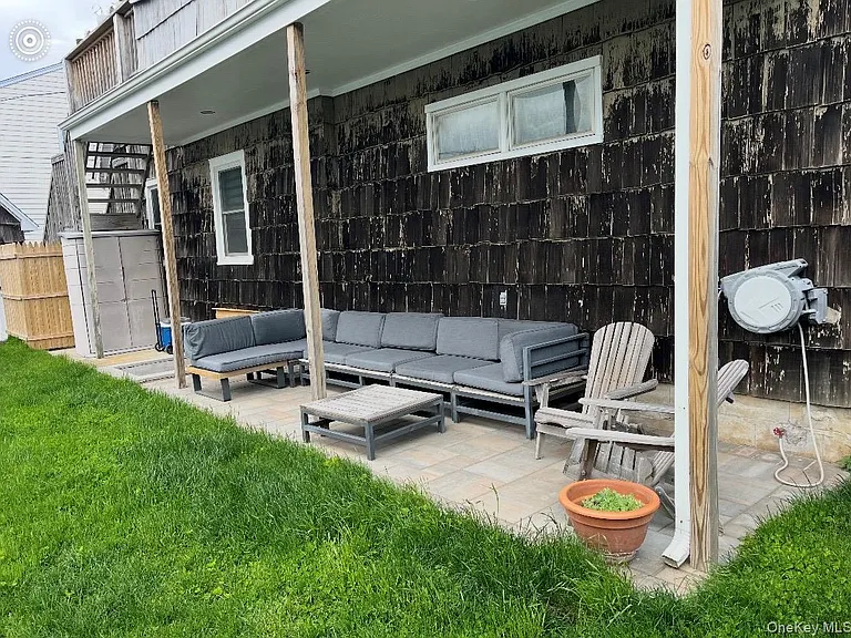 137 Acapulco St — Photo 33