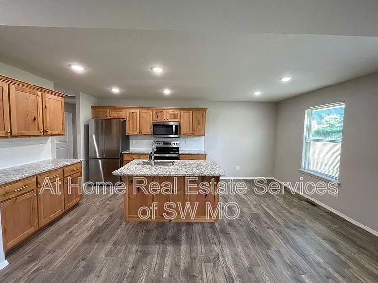 3862 W Linwood St — Photo 3