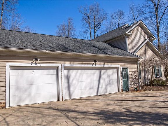 2nd image of 7760 Carriage House Ct