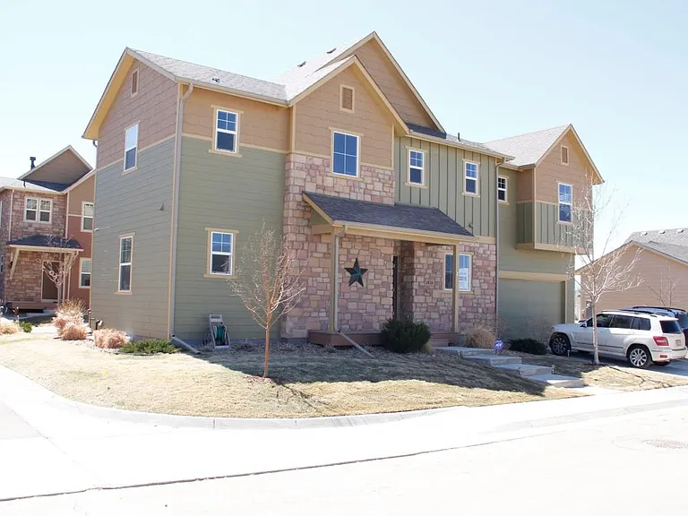1974 Fairway Pointe Dr — Photo 1