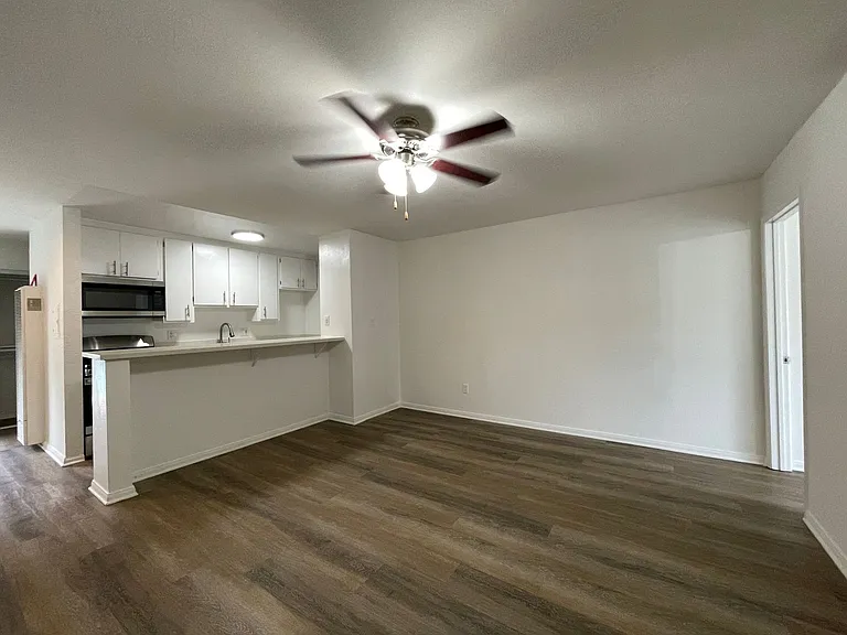 6736 Cleon Ave — Photo 9
