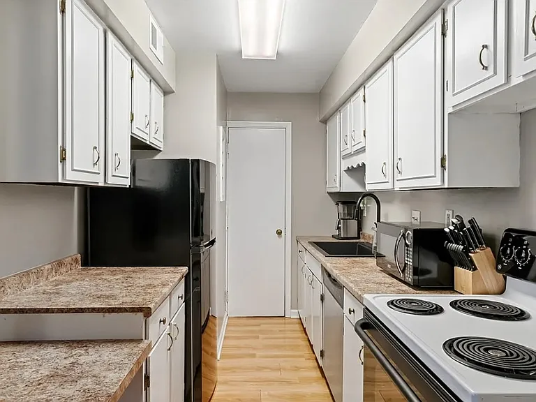 495 Odell Ave #2A — Photo 6