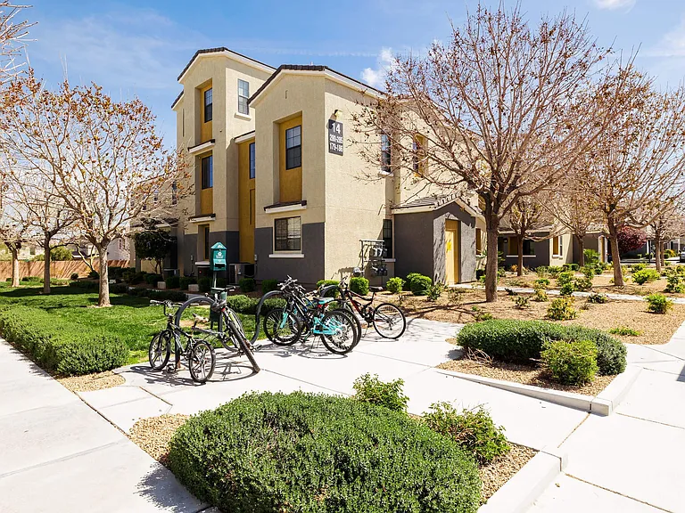 EVERETT APARTMENT HOMES — Photo 18