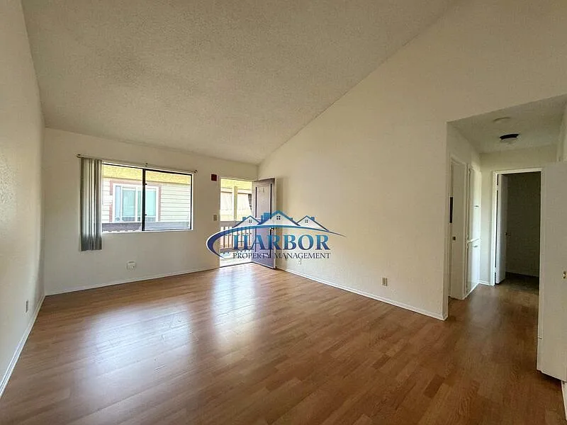 2 bed, 2.0 bath, 728 sqft, $2,050 — Photo 3