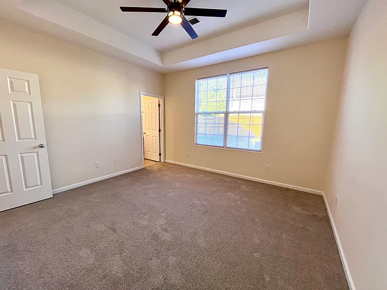 220 Shannon Ct — Photo 26