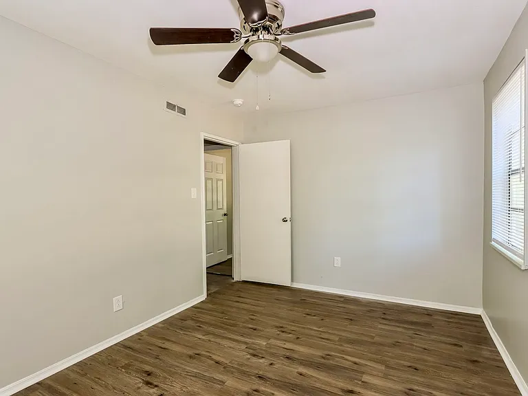 770 Vincent Ave NE — Photo 6