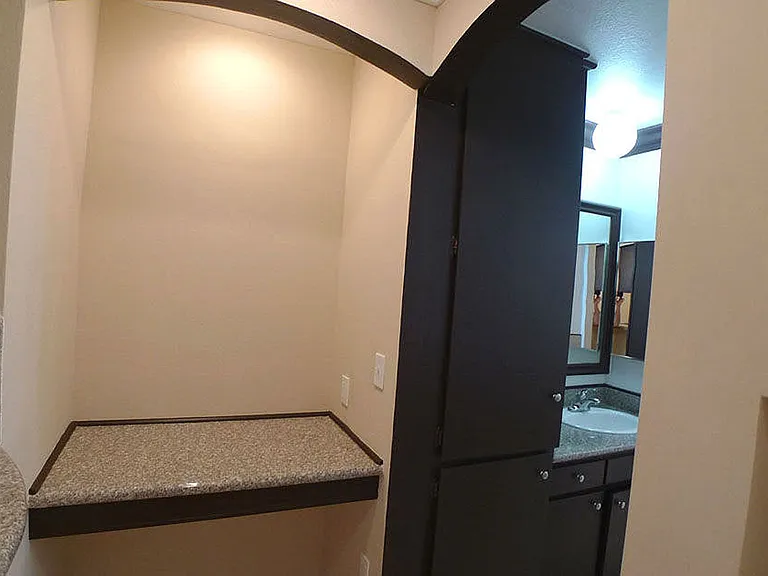 Alhambra @ Studio City Apts. — Photo 37