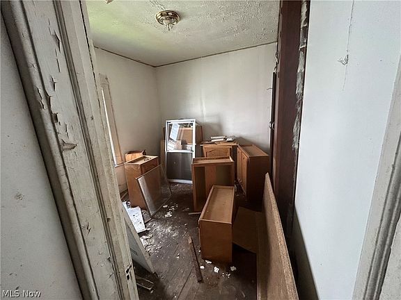 5th image of 16318 Huntmere Ave