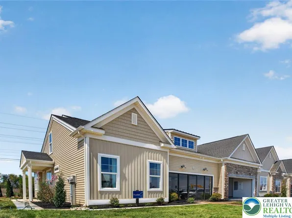 2 Grantarthur Franklin Ct, Whitehall, PA 18052