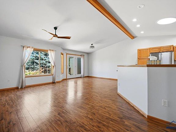 4th image of 6956 Emerald Heights Rd