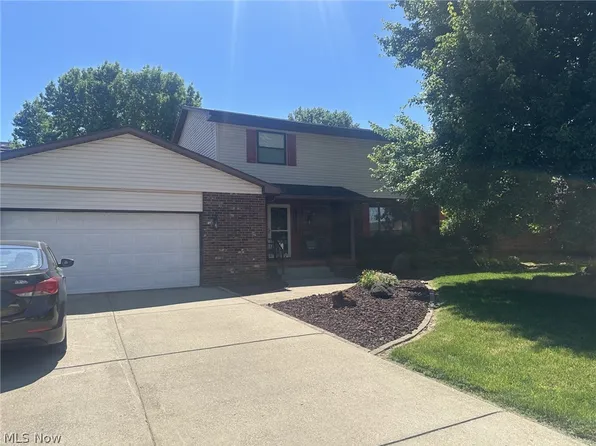 812 Brentwood Dr, Belpre, OH 45714
