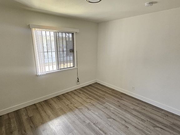 5th image of 1112 E Fairview Blvd #1112
