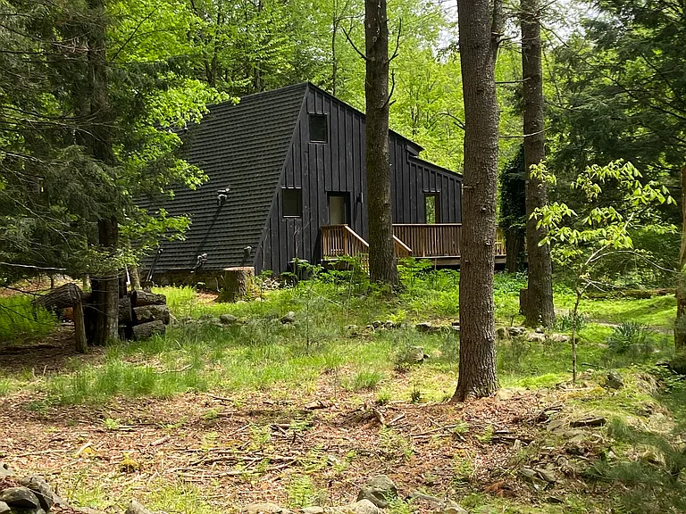 32 Pine Grove Rd — Photo 2