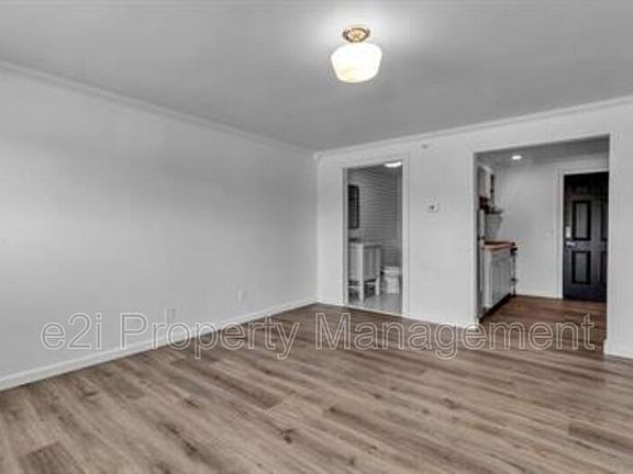 3rd image of 1725 Grand Island Blvd #19