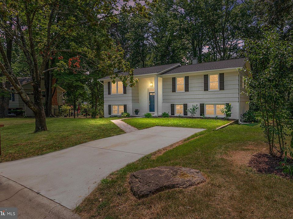 1st image of 305 Marlinspike Dr