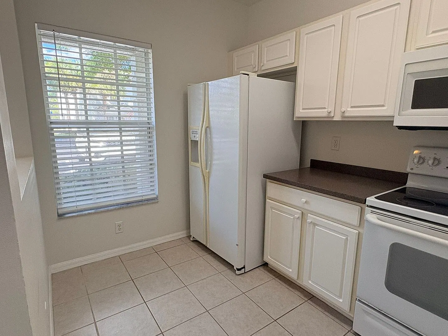 2/2.5 Townhome in Fort Myers for Rent — Photo 2