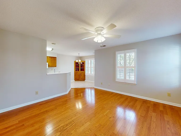 727 Chancery Ln — Photo 5