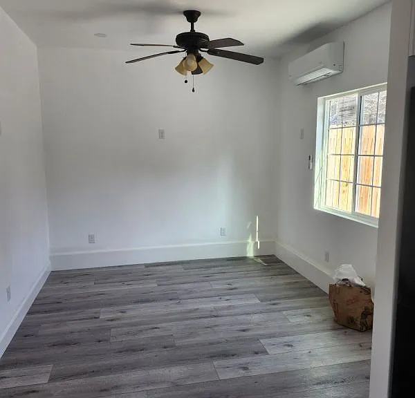 6939 Wilbur Ave — Photo 2