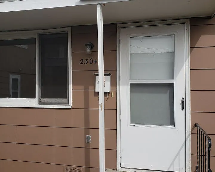 2304 1/2 Alderson Ave — Photo 1