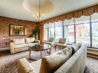 34 Centre St W #303, Richmond Hill, ON L4C3P5