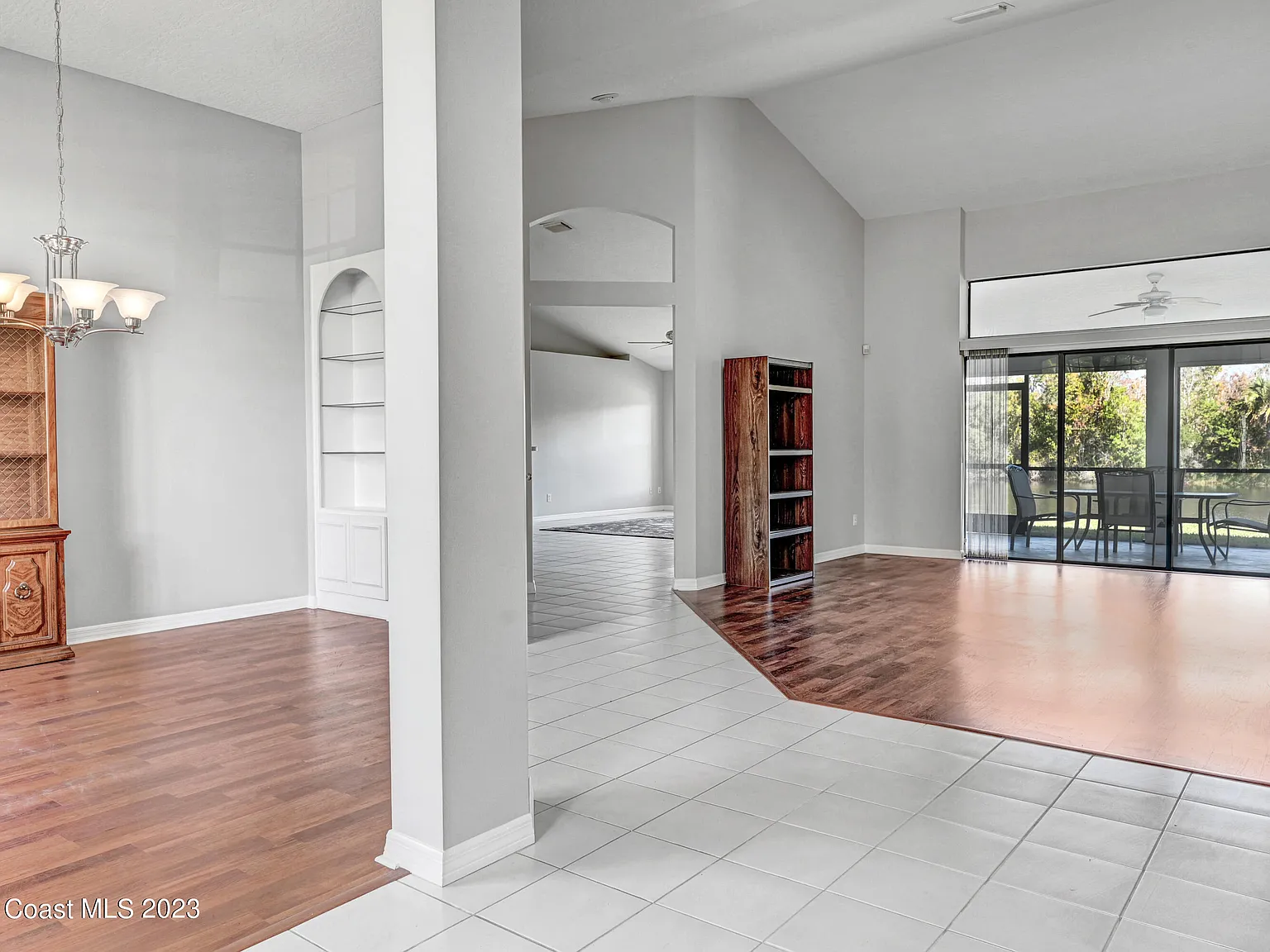 4 bed, 2.0 bath, 2352 sqft, $2,800 — Photo 3