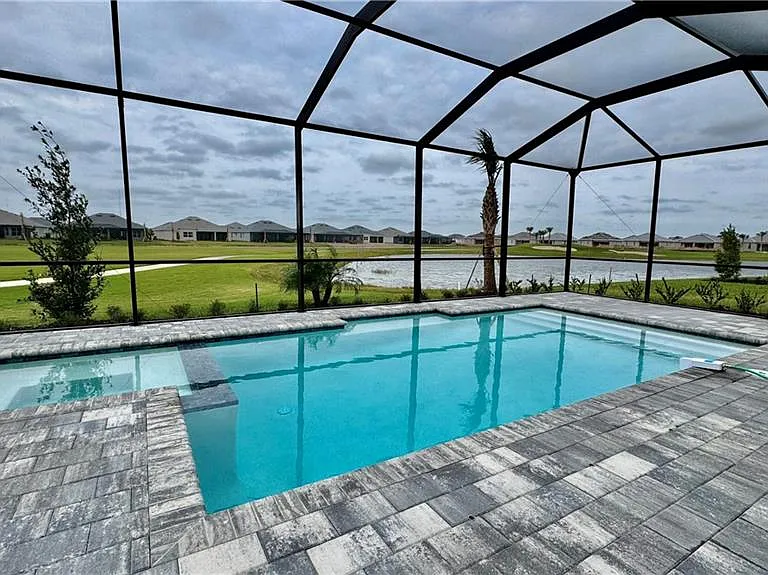 15048 Pinehurst Ln — Photo 15