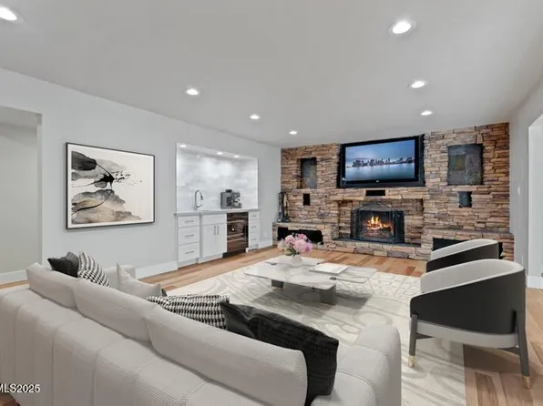 2080 Del Rio Ln, Reno, NV 89509