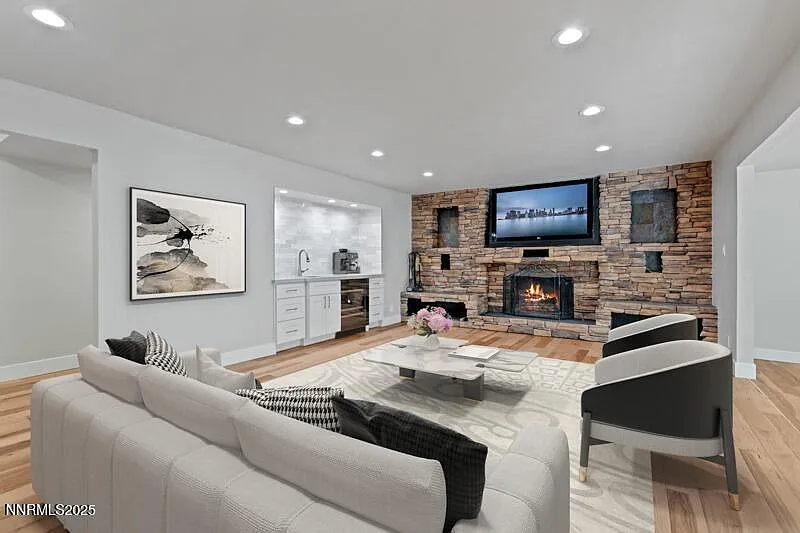 2080 Del Rio Ln photo 1