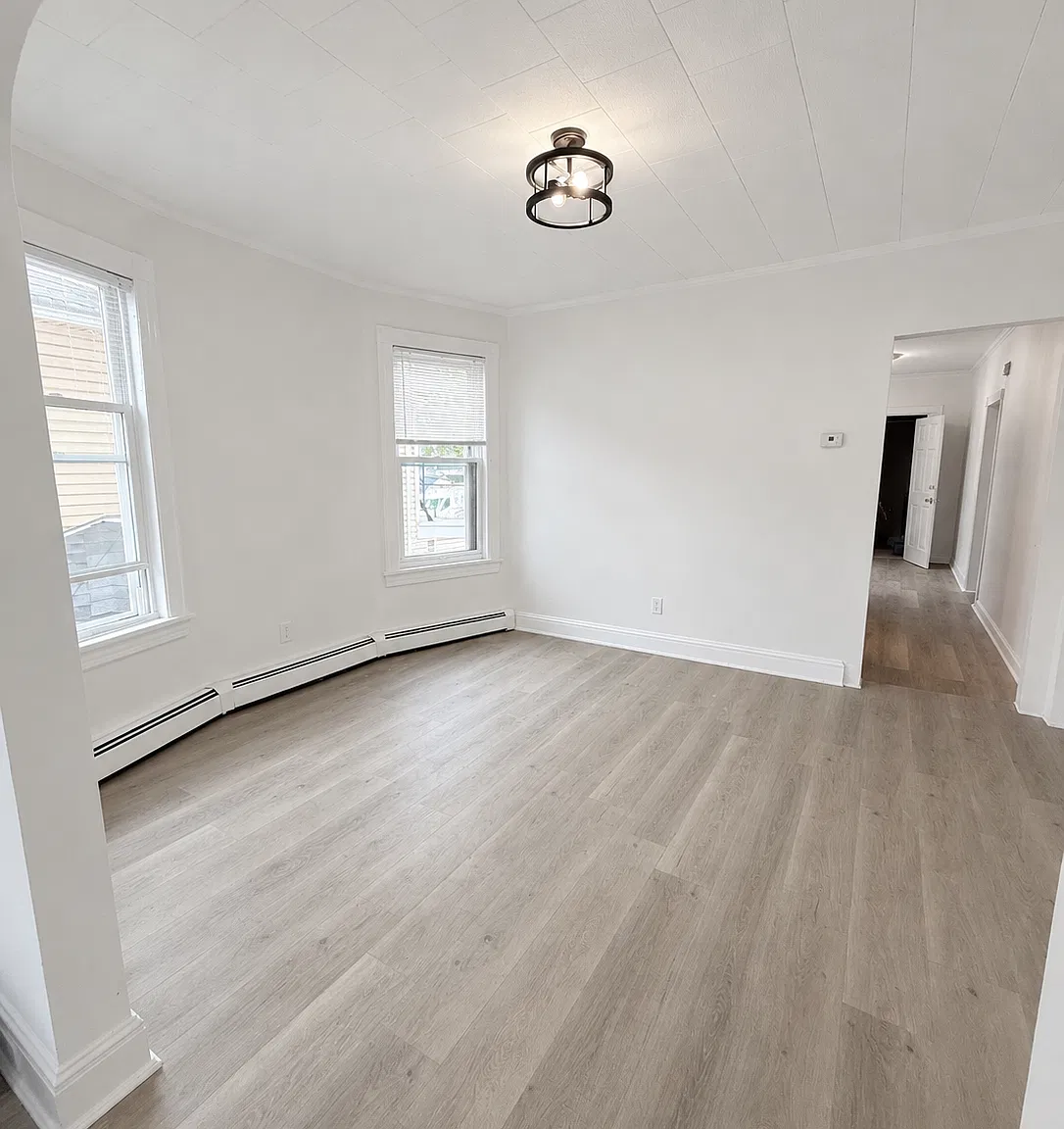 3 bed, $2,400 — Photo 2
