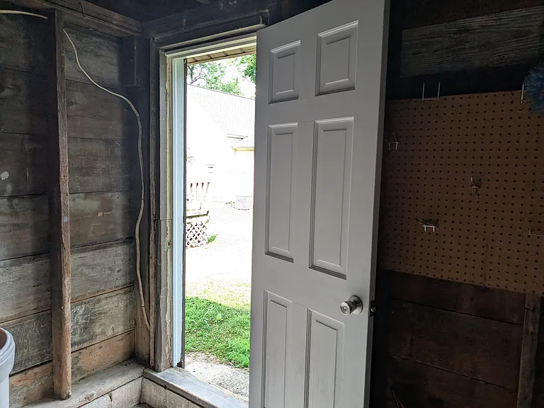 486 Needham Ave — Photo 40