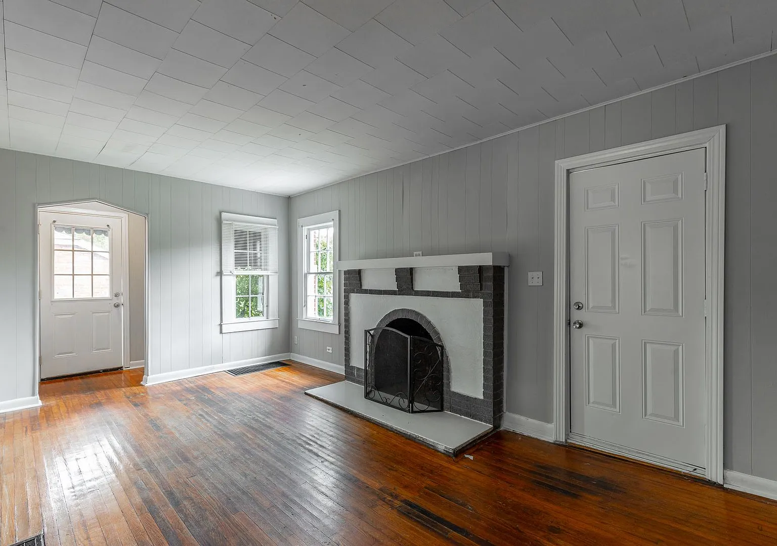 2 Bedroom Home in East Ridge — Photo 2