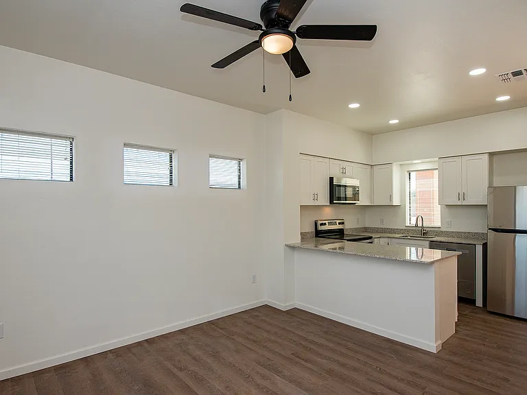 263 W Glenn St — Photo 10