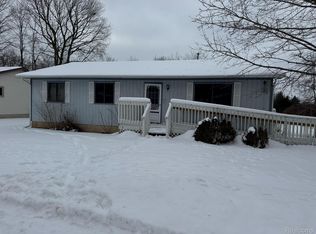 295 Oriole St, Lapeer, MI 48446