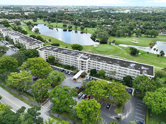 5th image of 806 Cypress Boulevard #204
