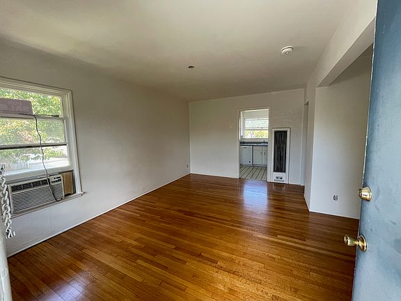 2nd image of 2512 Montana Ave #9