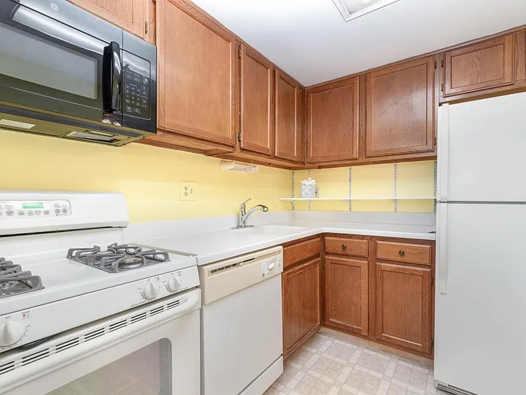 1210 Hampton Hill Ct #H — Photo 7