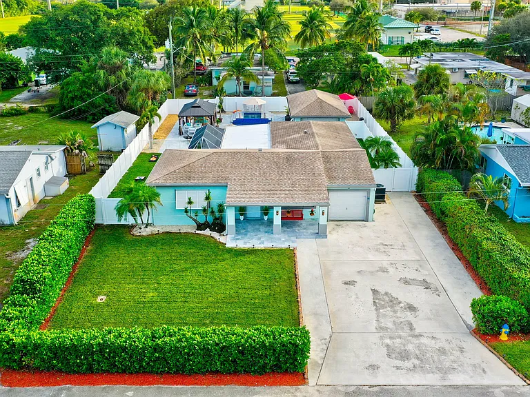 310 Gulfstream Dr — Photo 69