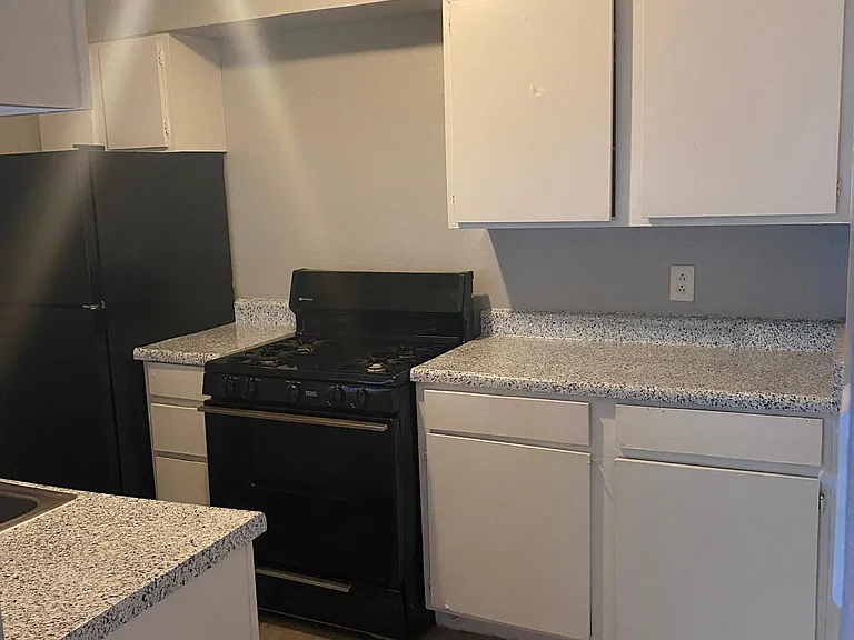 5909 Royalgate Dr — Photo 22