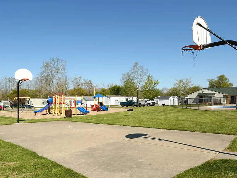 Candlewick Court — Photo 8