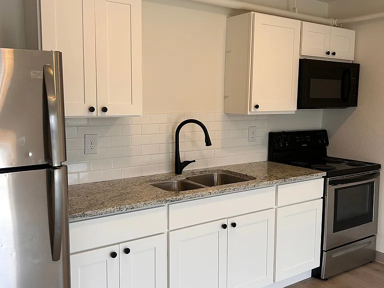 324 W King St — Photo 17