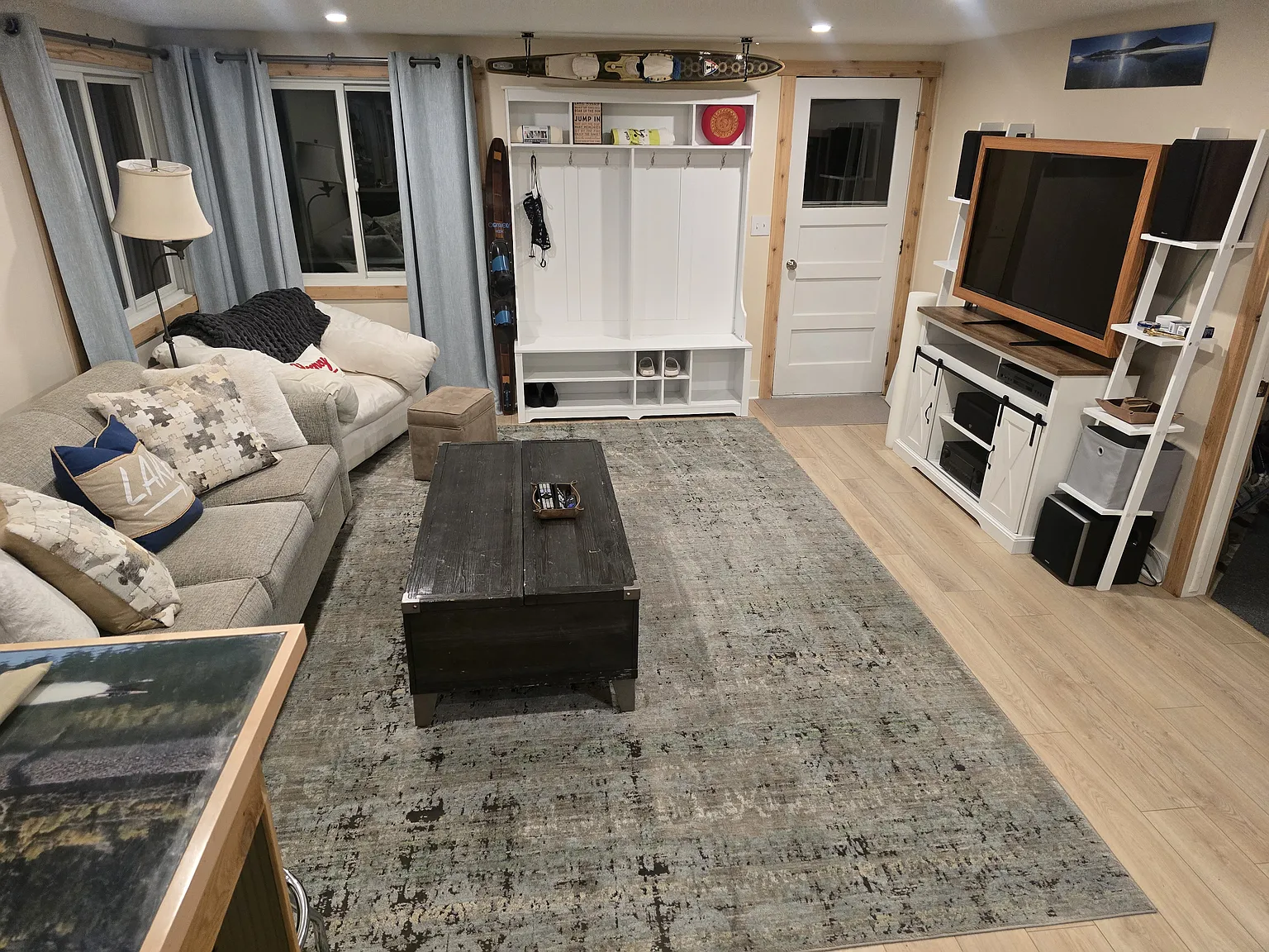 2 bed, 720 sqft, $2,200 — Photo 3