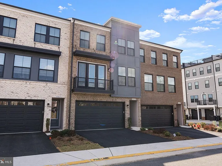 43421 Farringdon — Photo 3