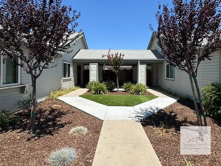 7016 N Thorne Ave — Photo 2