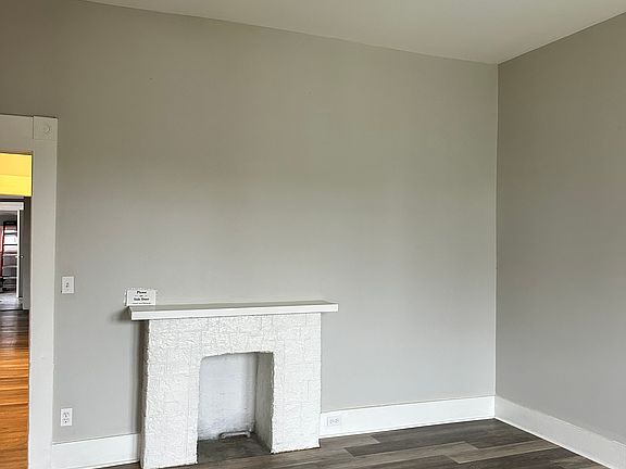4th image of 1005 Charles St