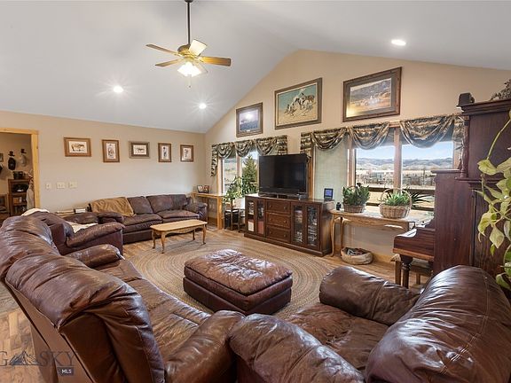 4th image of 380 Albro Ln